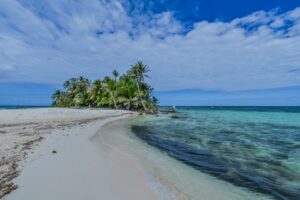 6 個非凱科島（Caye Caulker）或安伯格里斯島（Ambergris Caye）的島嶼 | 3