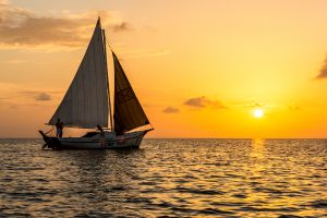 Une sortie en voilier au coucher du soleil à Caye Caulker