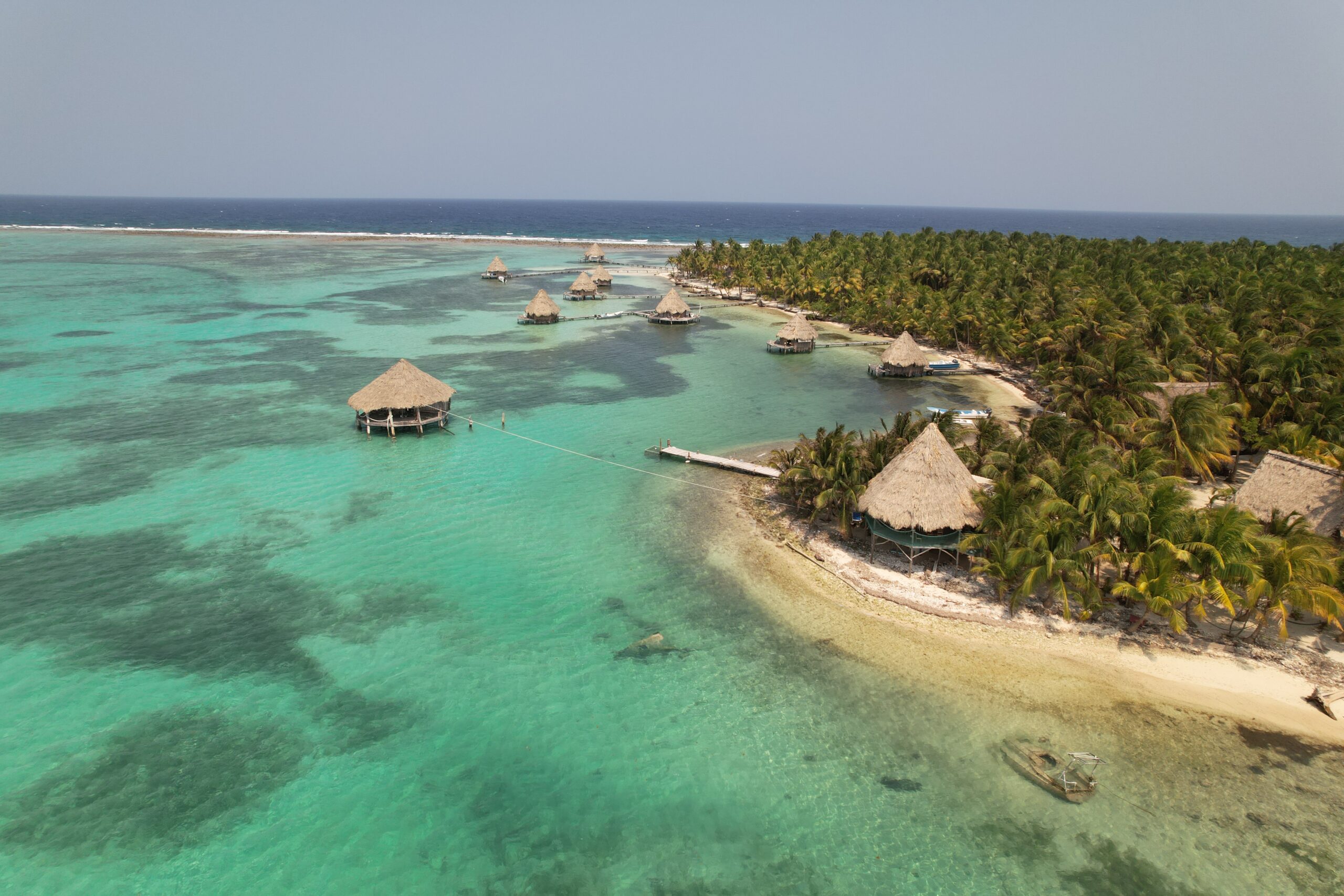 Vue aérienne des cabanes au Belize