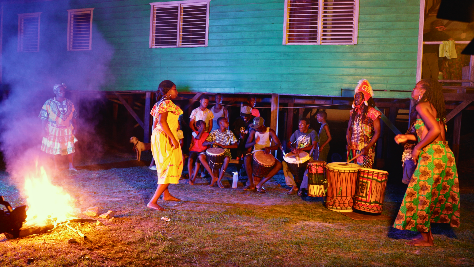 Sambai im Gales Point Manatee Village