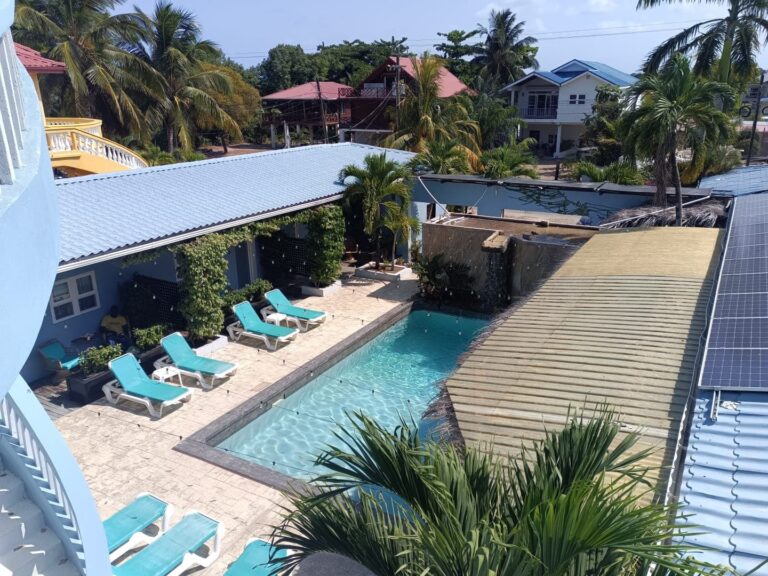 Parrot Cove Lodge