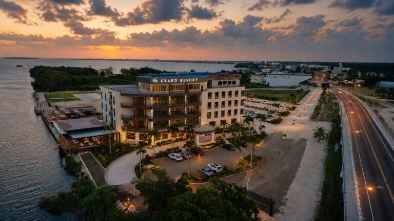 Grand Resort & Residences